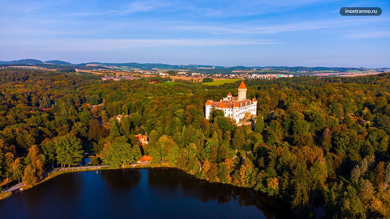 Замок Конопиште в Чехии фото с дрона с высоты