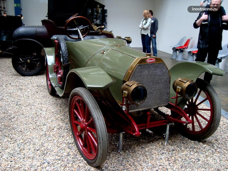 Автомобиль Bugatti 13