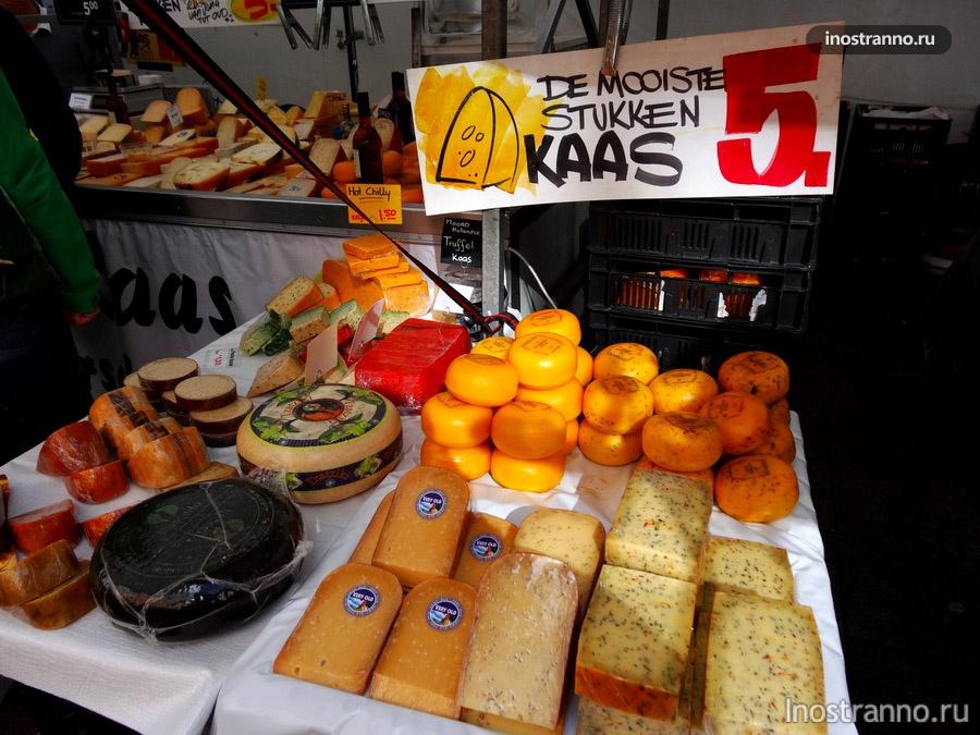 голландский сыр на рынке