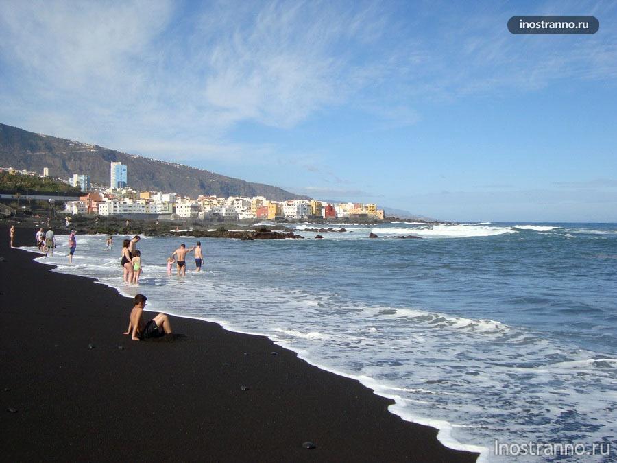 пляж с черным песком на Тенерифе