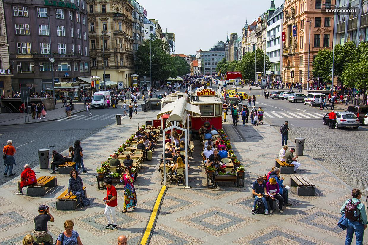 Кафе в ретро трамвае в Праге