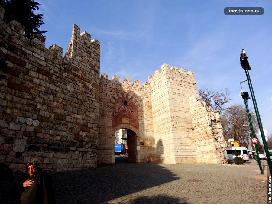 Ворота в замок Бурсы