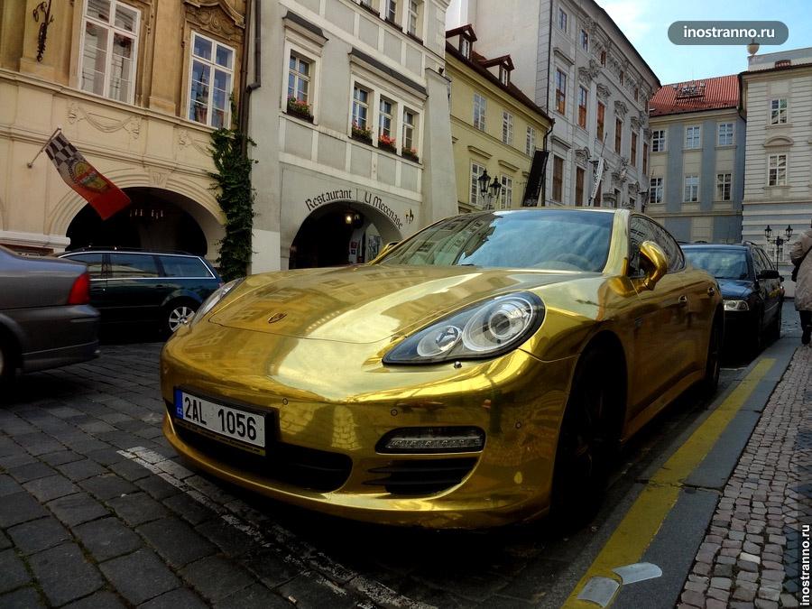 Золотой Porsche Panamera