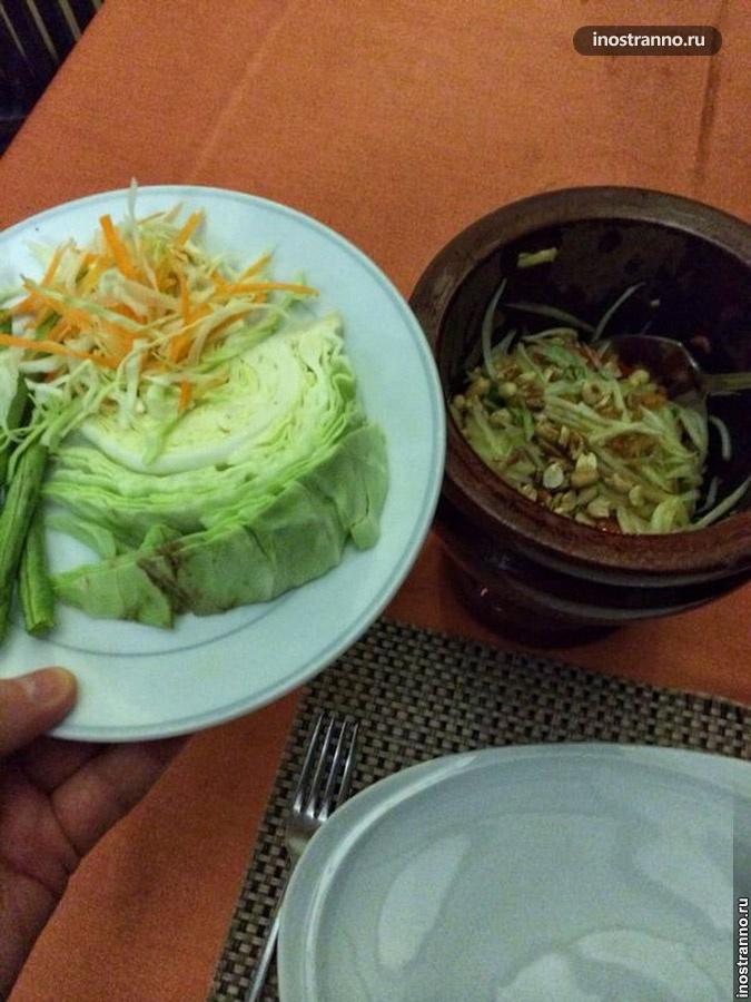 тайский салат сом там