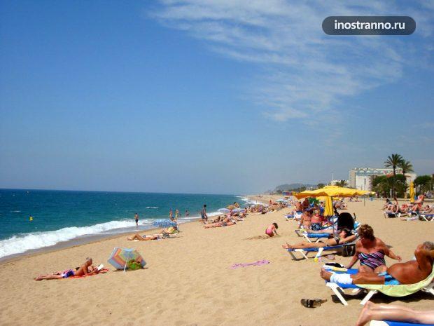 Пляж Пинеда-де-Мар в Испании