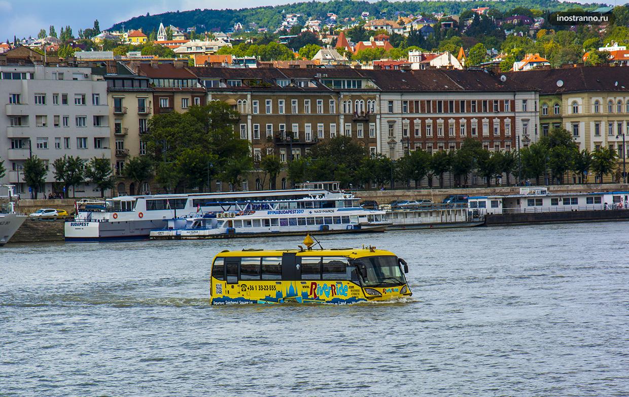 Плавающий речной автобус в Будапеште