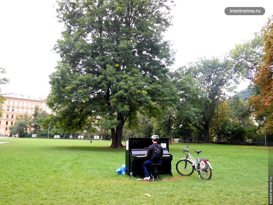 Пианино на улицах Праги