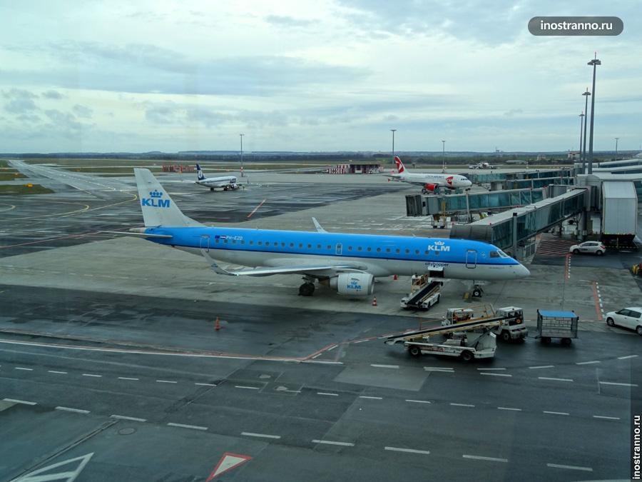 Самолет KLM в аэропорту Амстердама