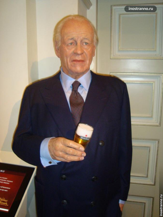 Фредди Хайнекен в музее восковых фигур