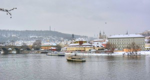 Фото зимней заснеженной Праги