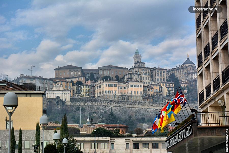 Вид на замок в Бергамо