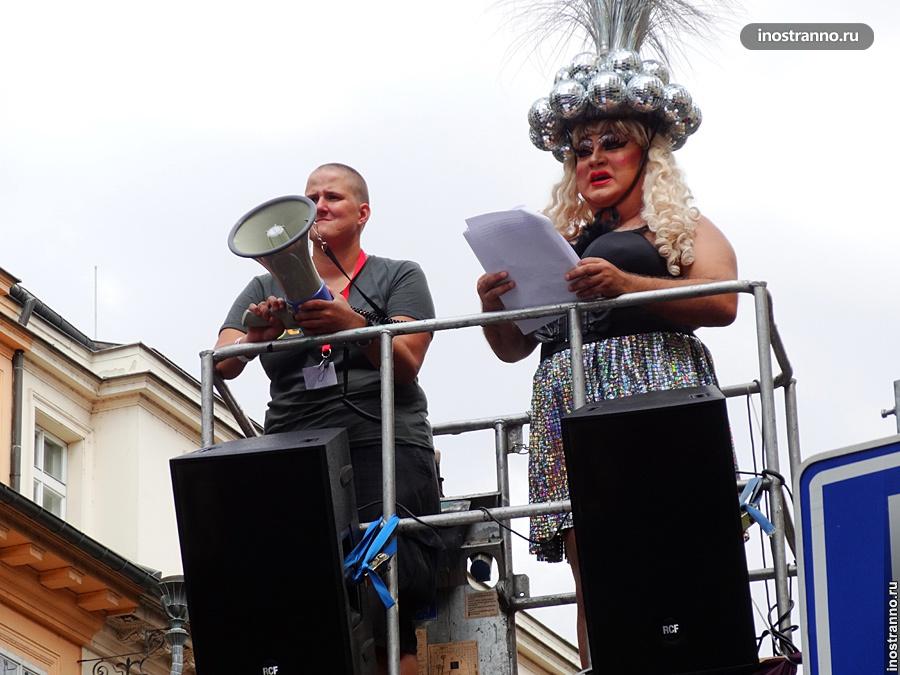 Трансвестит на гей-параде