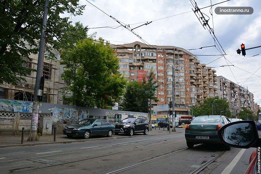Парковка на тротуаре в Бухаресте