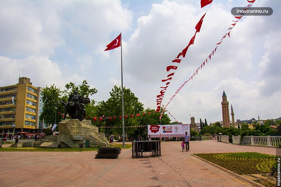 Площадь республики в Анталии