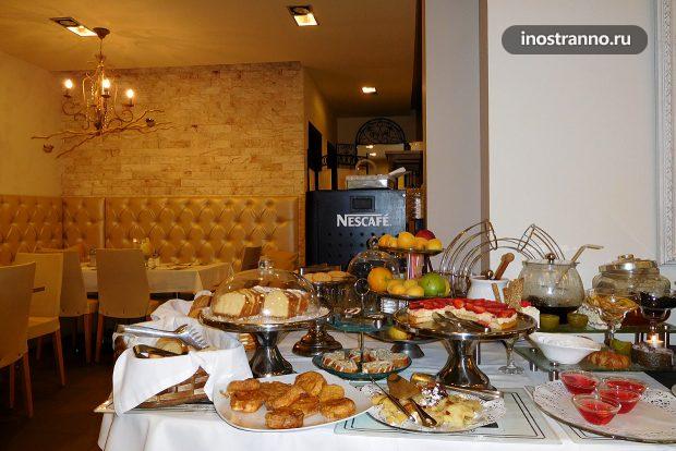 Завтрак-шведский стол в Греции