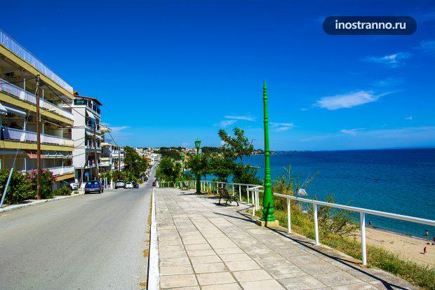 Набережная в Неа Калликратии