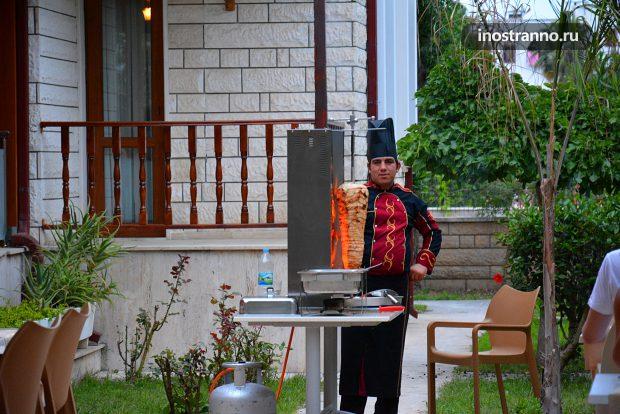 Работник кухни в отеле