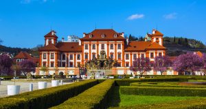 Замок Троя — уголок романтики в Праге