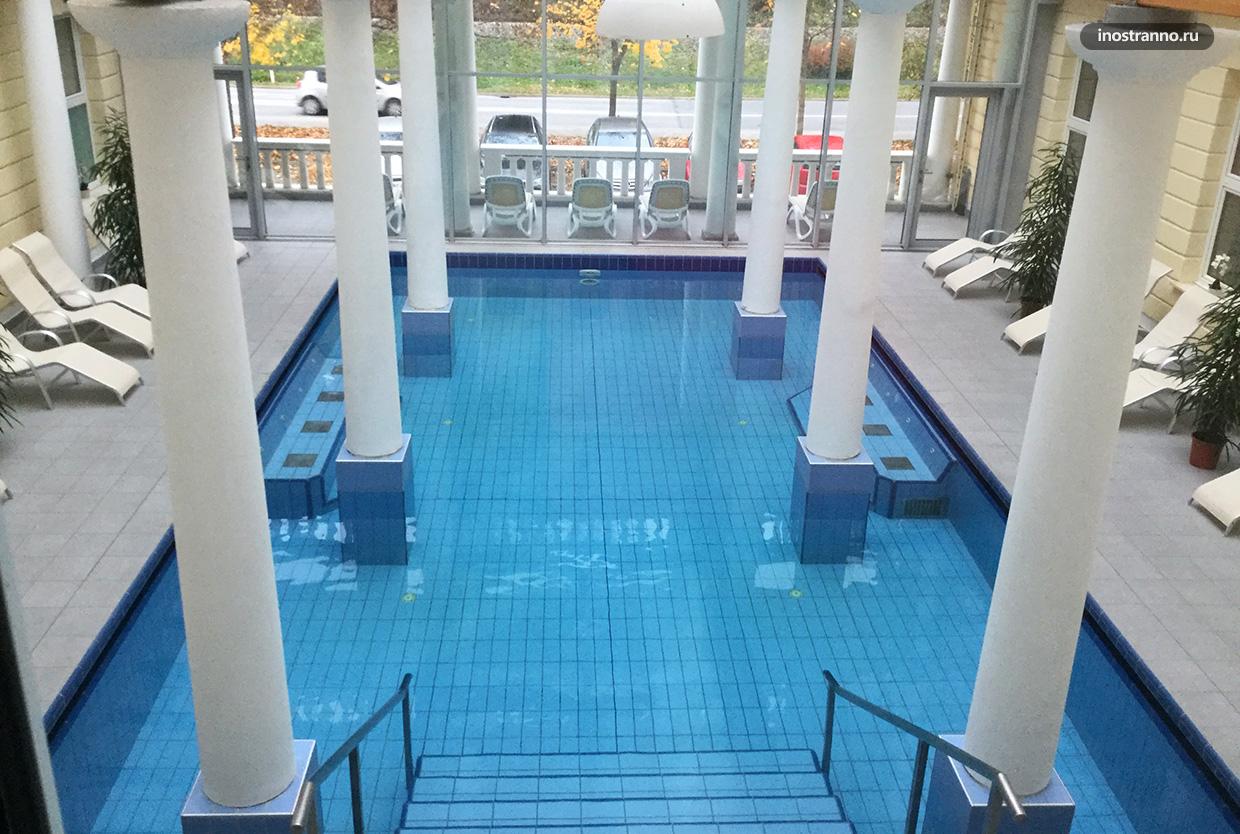 Термальный бассейн на курорте Рогашка-Слатина