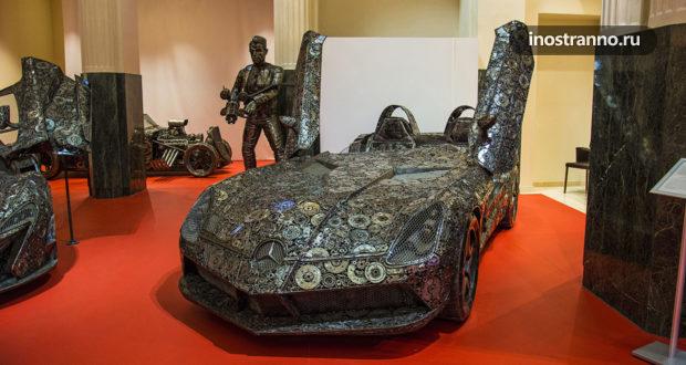 Необычная выставка в Праге – стальные фигуры