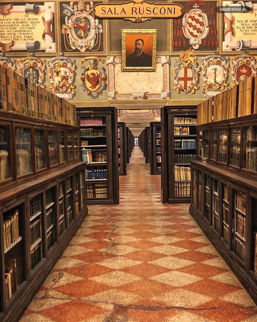 Архигимназия красивая библиотека в Болонье
