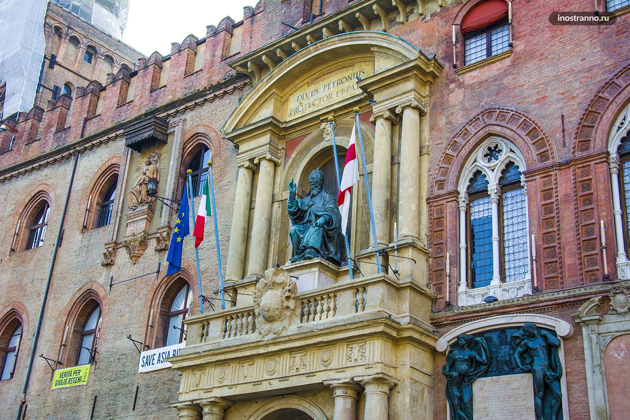 Палаццо д'Аккурсио интересная достопримечательность в Болонье