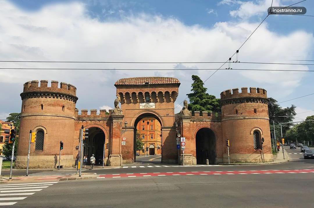 Городские Ворота Болоньи интересная достопримечательность