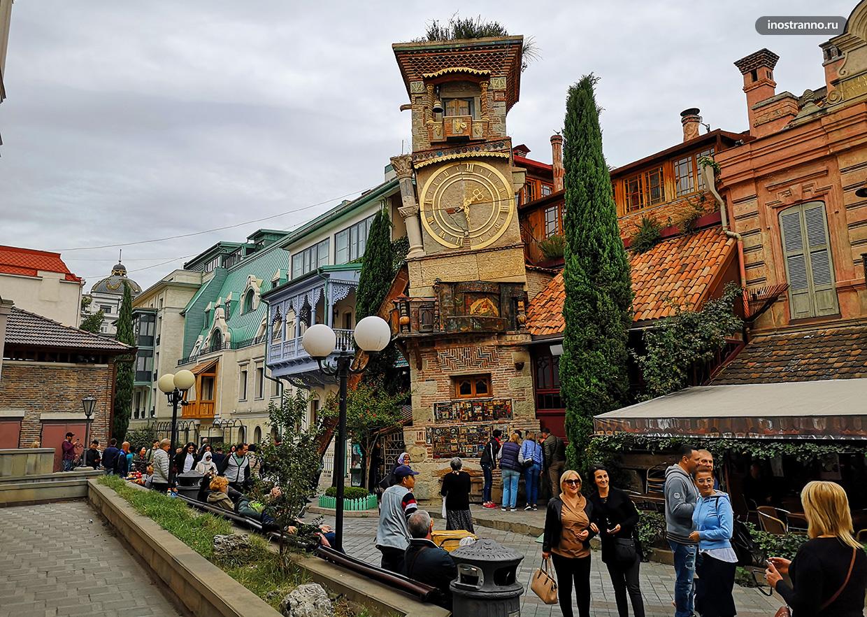Театр марионеток Резо Габриадзе и часы в Тбилиси