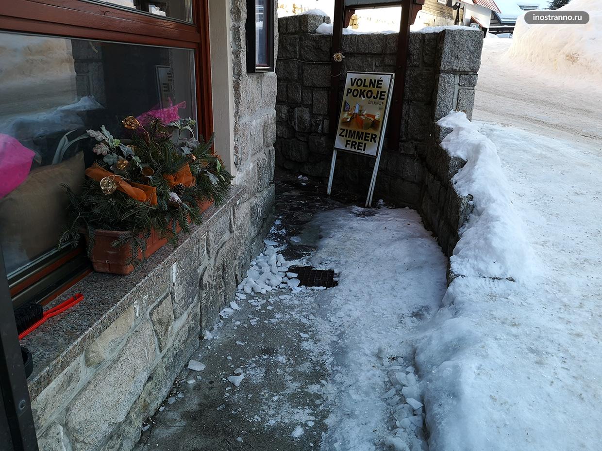 Нечищеные улицы в Чехии зимой