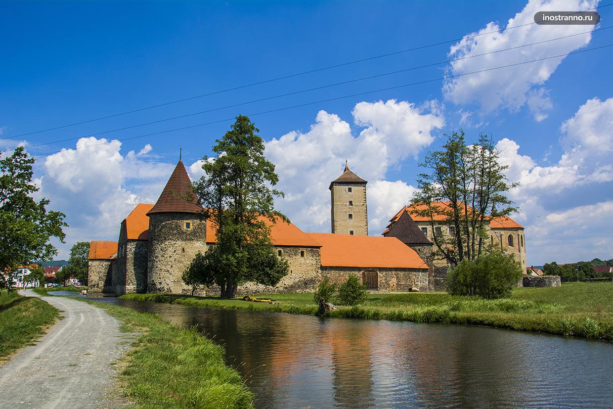 Чешский замок на воде