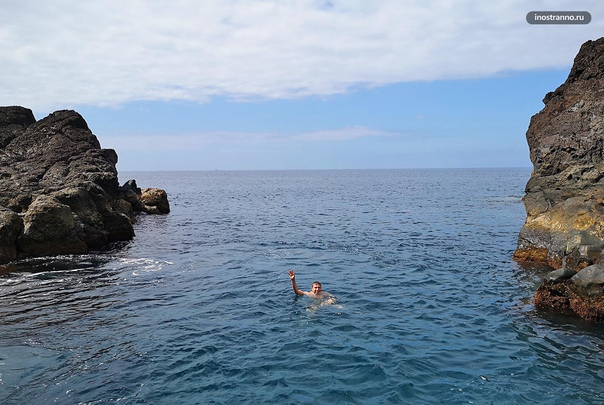 Мадейра купание между скал