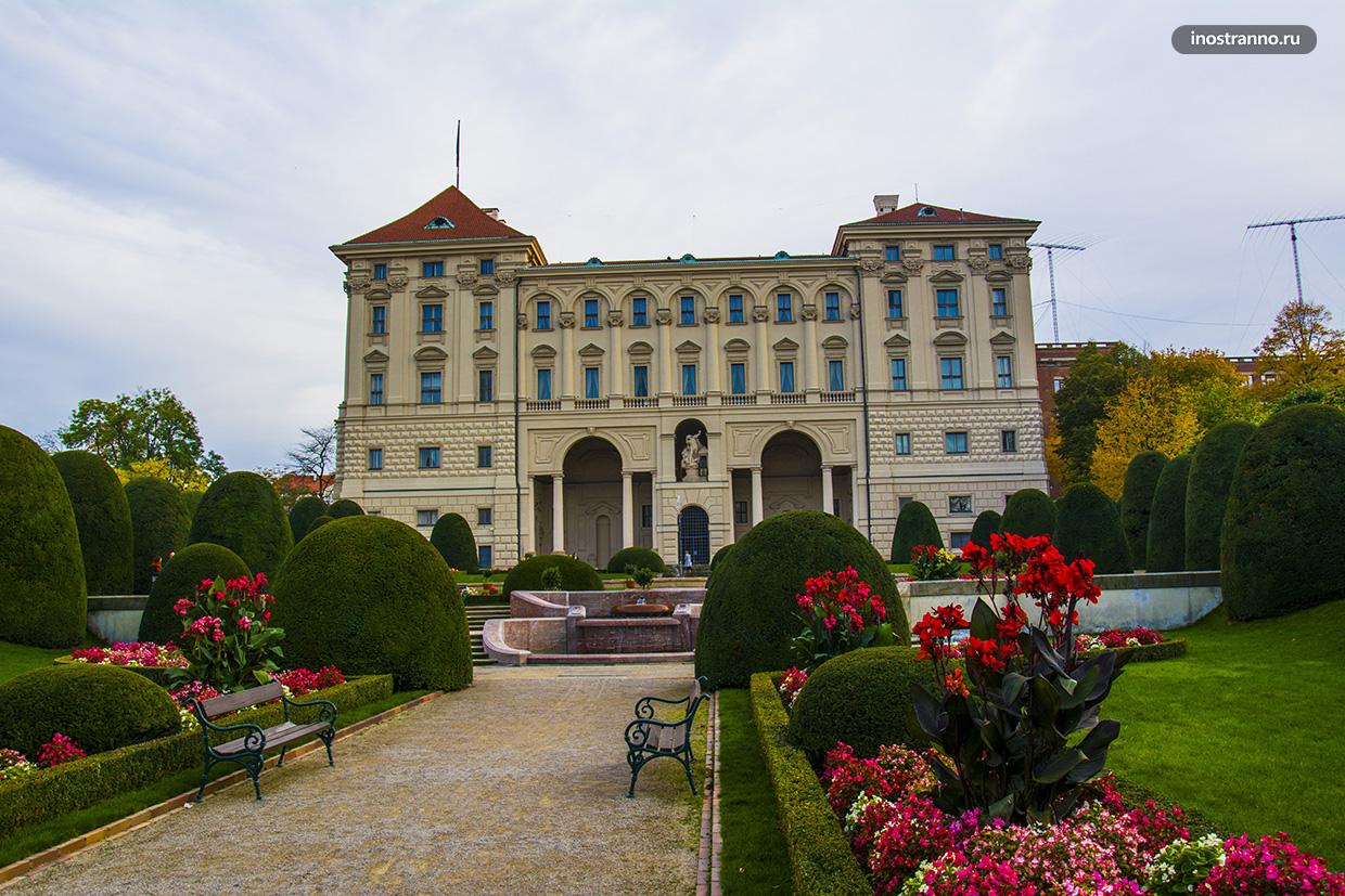 Чернинский отель в Праге