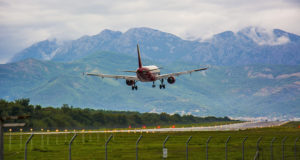 Наблюдение за самолетами у аэропорта Тиват