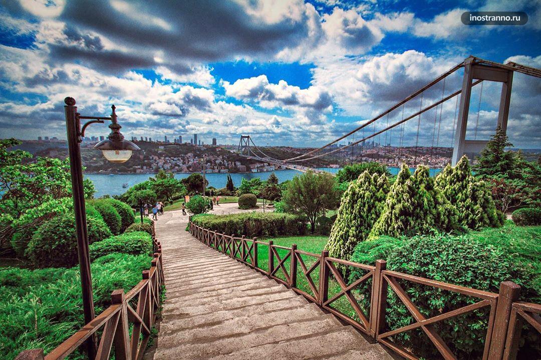 Холм Отагтэпэ с Стамбуле вид на вантовый мост