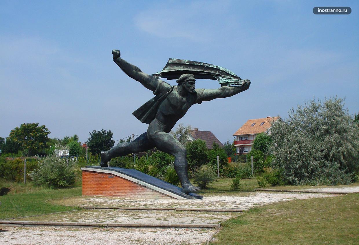Парк Мементо с советскими скульптурами в Будапеште