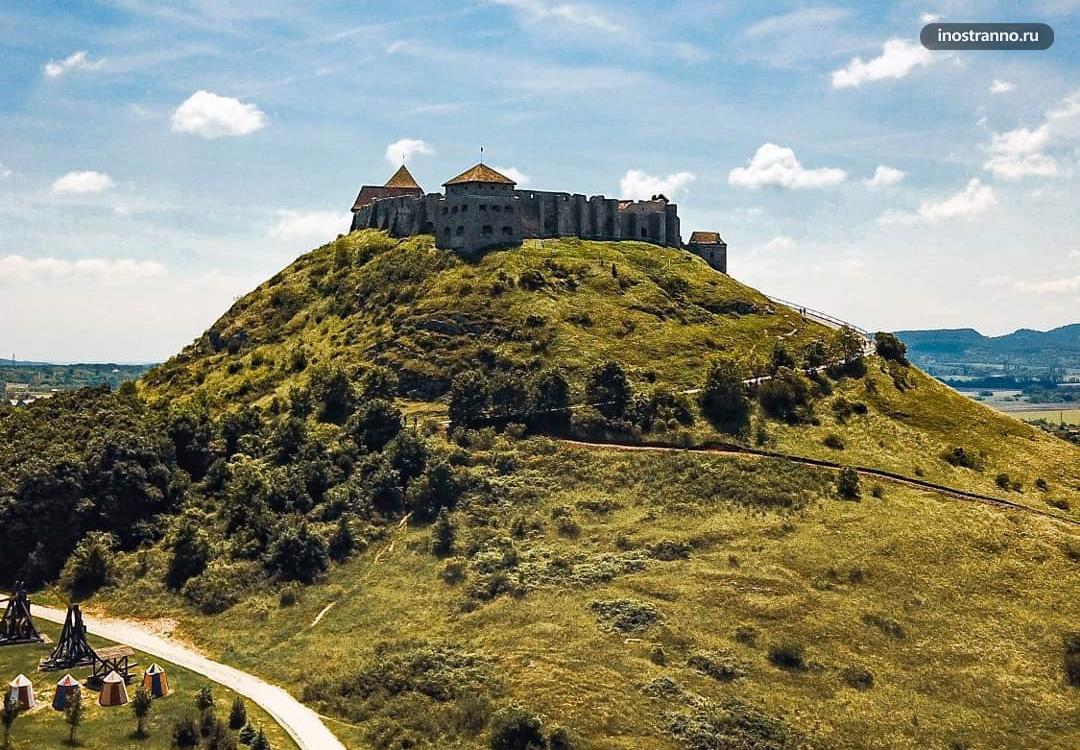 Крепость Шумег в Венгрии недалеко от Будапешта