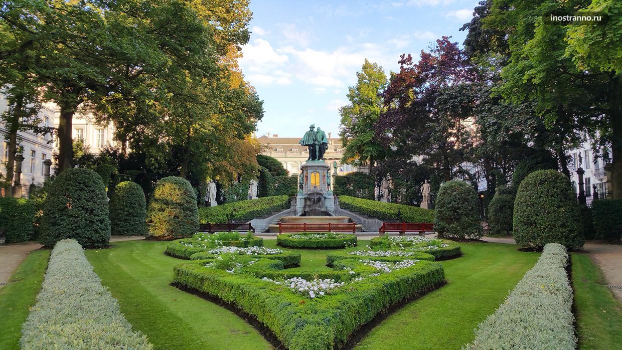 Сад и площадь Маленький Саблон в Брюсселе