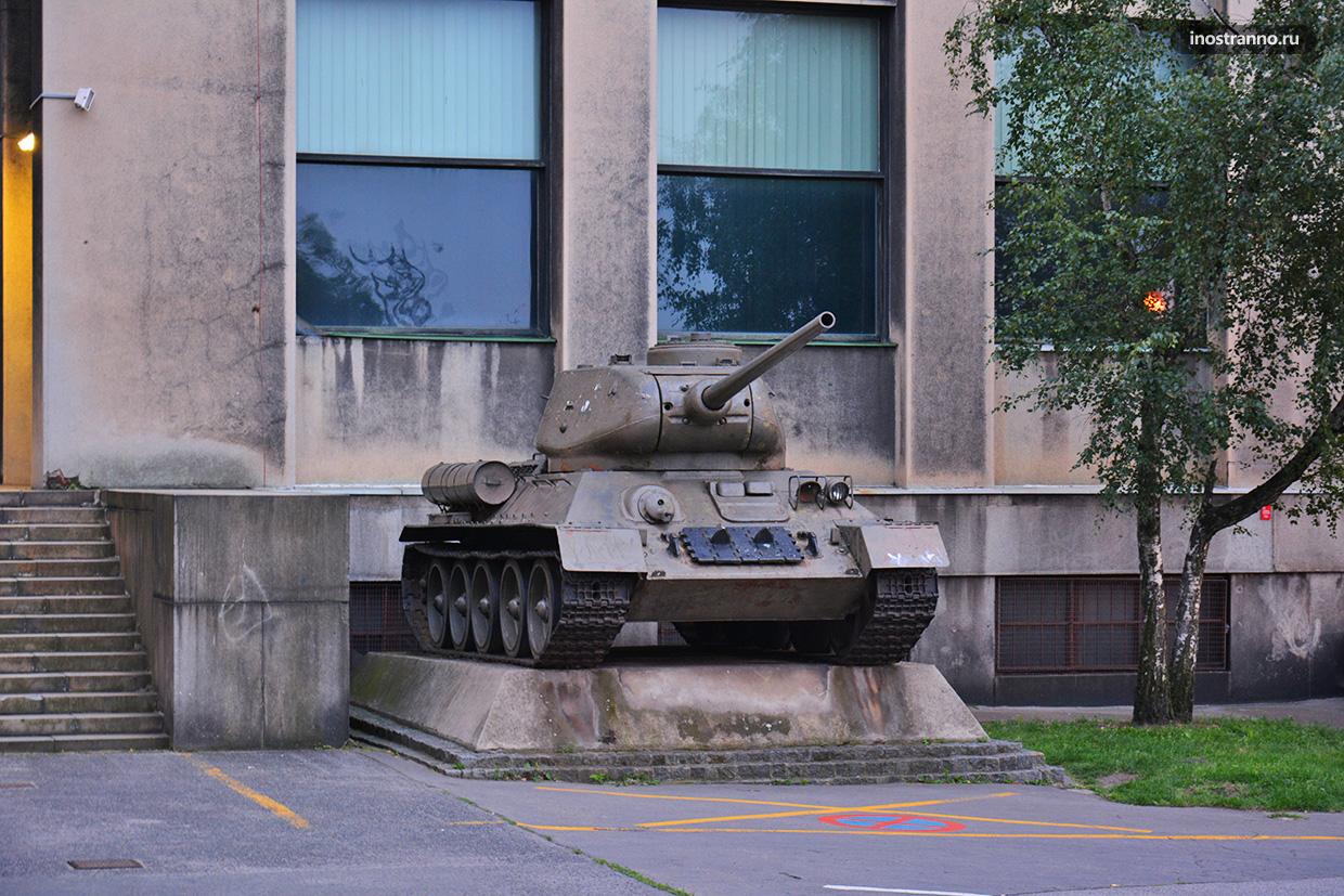 Танк Т-34 в Праге