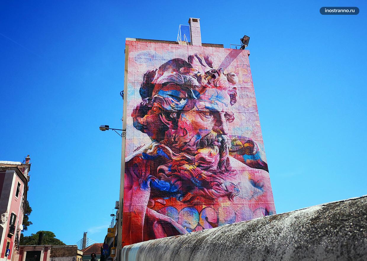 Красивое популярное граффити Лиссабона