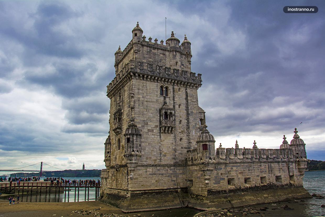Красивая башня Торре-де-Белен в Лиссабоне