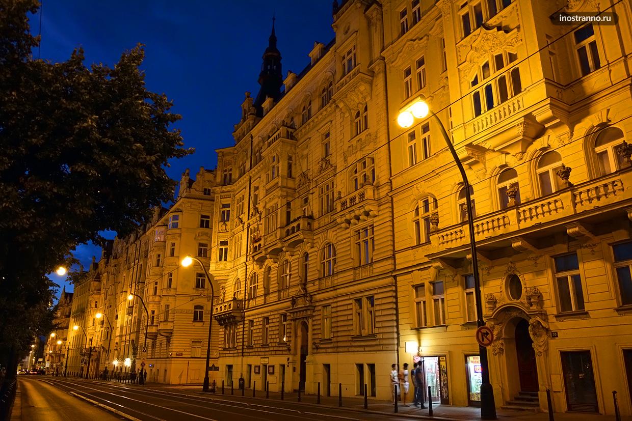 Набережная в Праге ночью