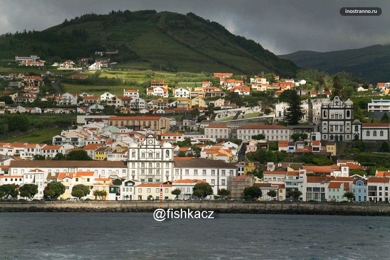 Небольшой прибрежный город в Португалии