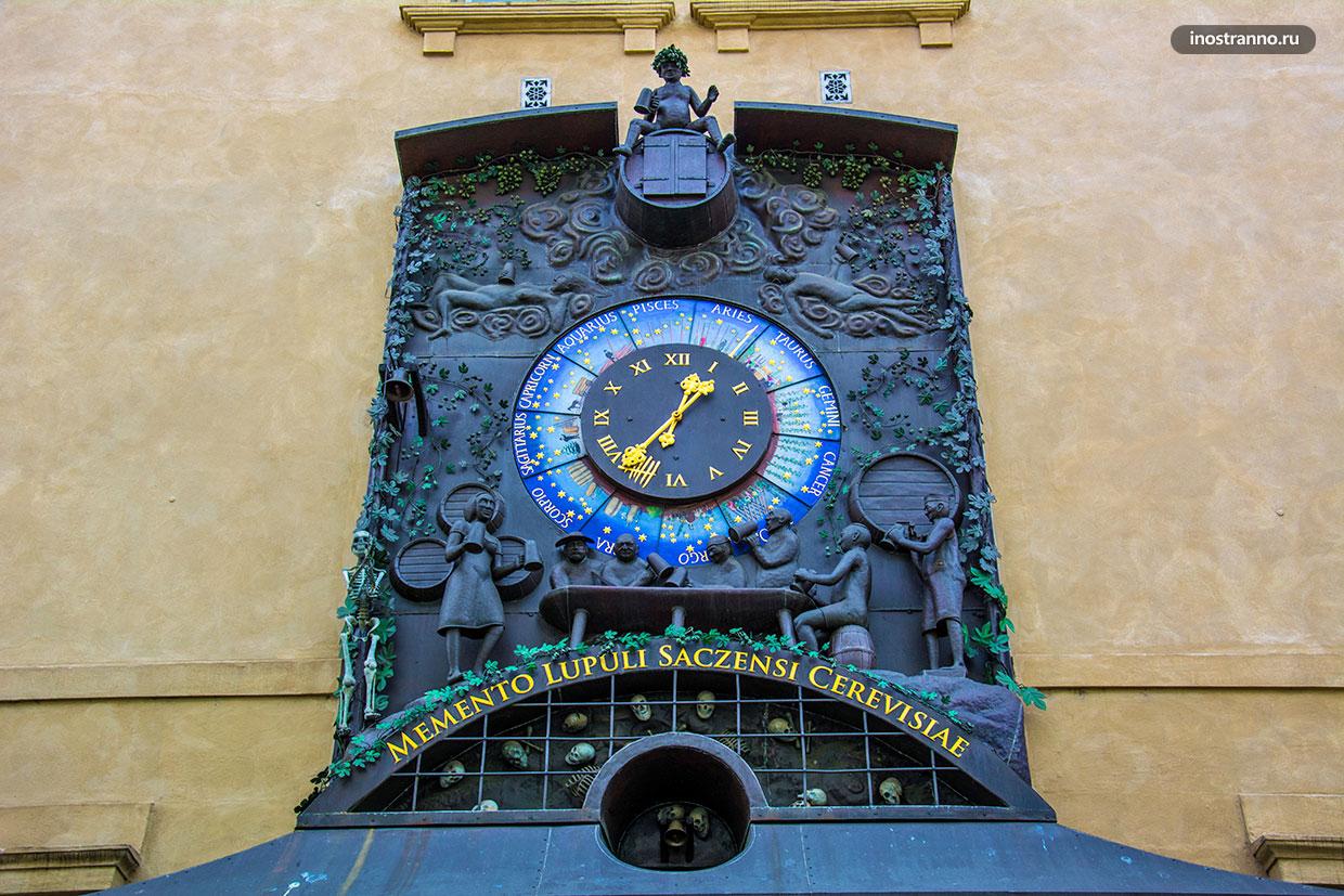 Настенные часы в Чехии