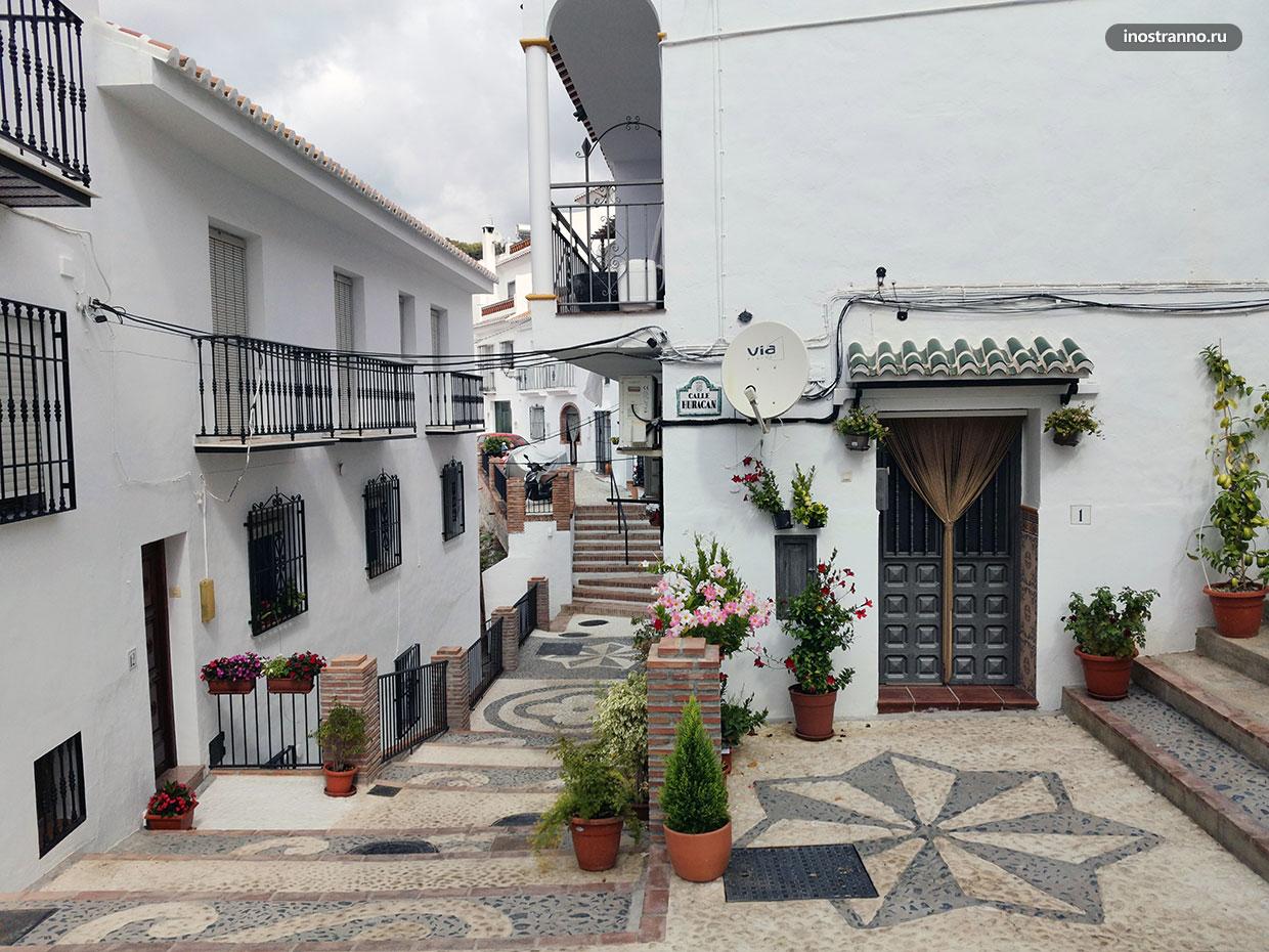 Уютная улица в испанской деревне