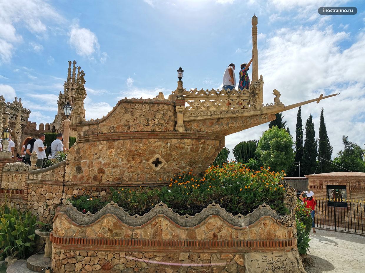 Современный замок в Андалусии