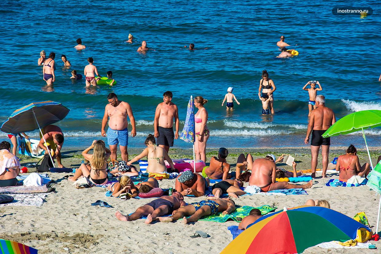 Болгарский пляж летом